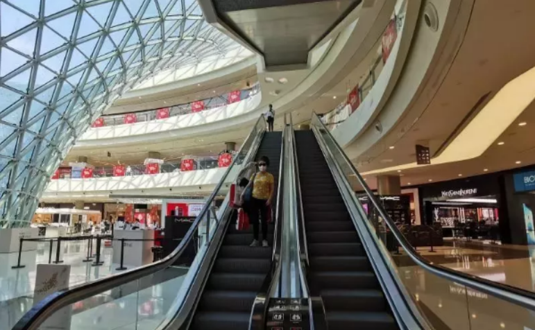 【中國免稅人在行動?一線直擊篇】之十一：這家店恢復(fù)營業(yè)，吸引超過1億人在線看直播！